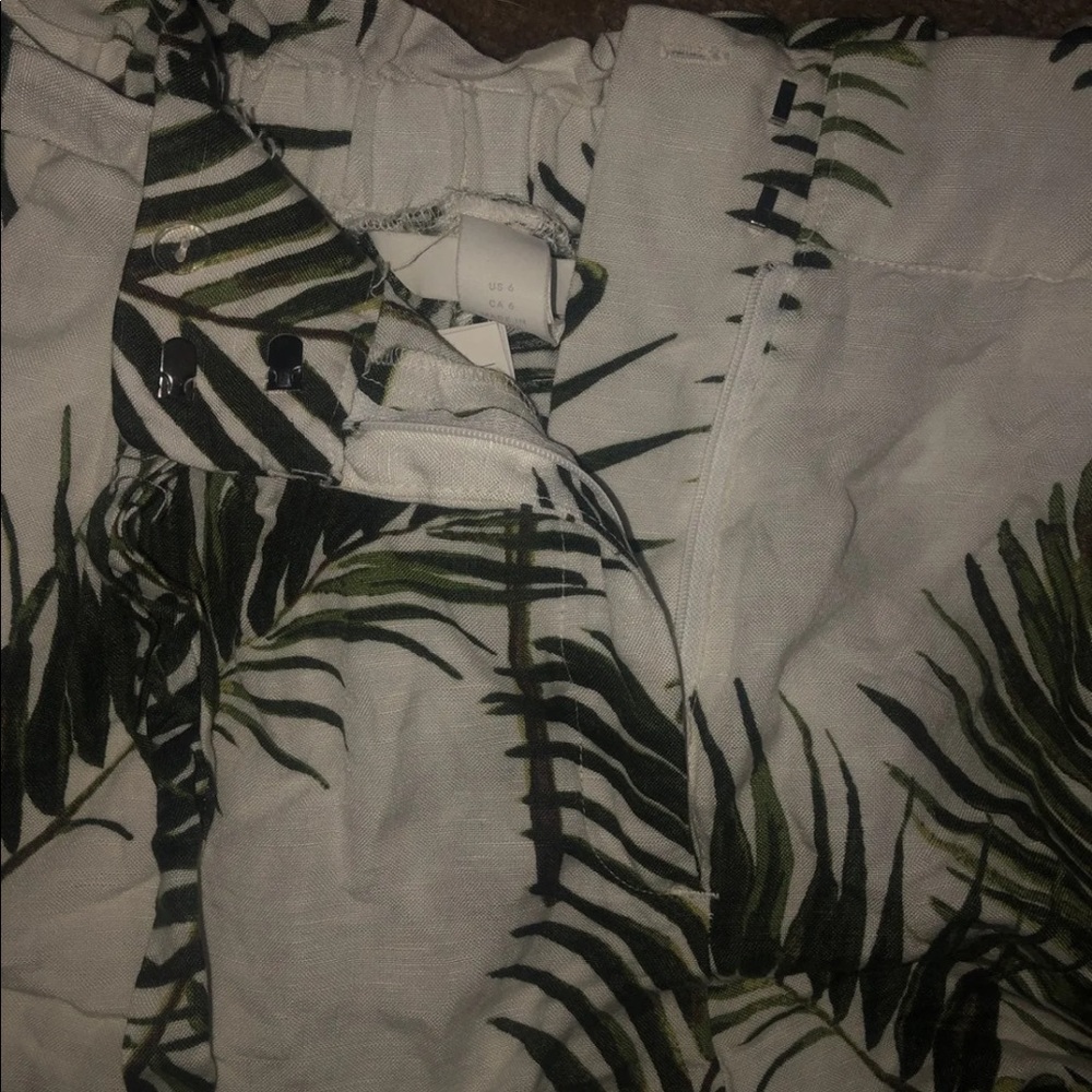 H&M Shorts - Picture 3 of 3